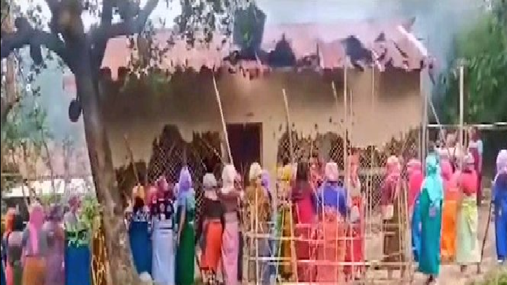 மணிப்பூர் விவகாரம்: குற்றவாளியின் வீட்டை அடித்து நொறுக்கிய கிராம மக்கள்..!