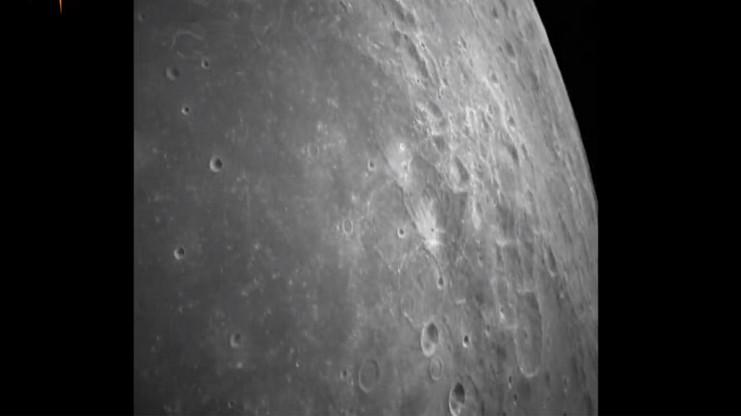 நிலவில் இருந்து 70 கிமீ,., தொலைவில் சந்திரயான்-3 ன்  விக்ரம் லேண்டர் எடுத்த புகைப்படங்கள் வெளியீடு