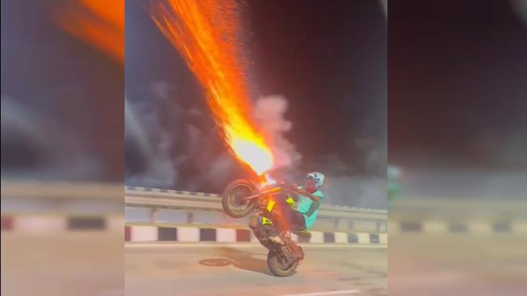 பைக்கில் வானவேடிக்கை கட்டி ஸ்டண்ட்! – வைரலாகும் வீடியோவுக்கு குவியும் கண்டனங்கள்!