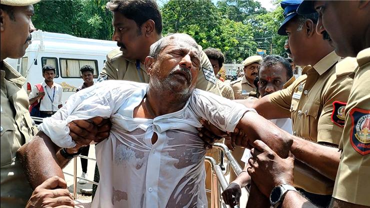 மாவட்ட ஆட்சியர் அலுவலகத்திற்குள் தற்கொலைக்கு முயன்ற முதியவரால் பரபரப்பு