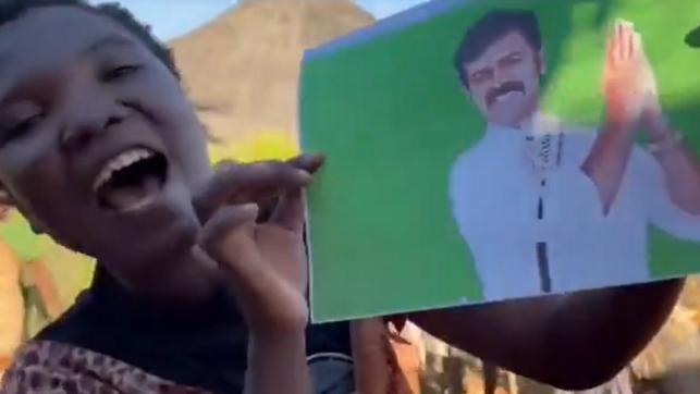 ஆப்பிரிக்காவில் சாட்டை துரைமுருகன்.. முத்தம் கொடுத்த பழங்குடி பெண்! திமுகவை கலாய்த்த வீடியோ வைரல்!