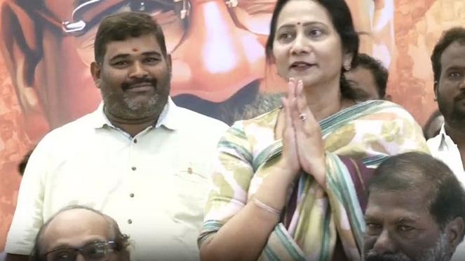 அவர் பாதையில்? பாமக மேடையில் ராமதாஸ் மகள் காந்திமதி.. அன்புமணி ஆப்செண்ட்! - அடுத்தடுத்து பரபரப்பு!
