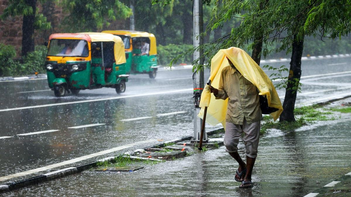 தமிழகத்தின் 4 மாவட்டங்களுக்கு ஆரஞ்சு எச்சரிக்கை, 15 மாவட்டங்களுக்கு மஞ்சள் எச்சரிக்கை: வானிலை தகவல்..!