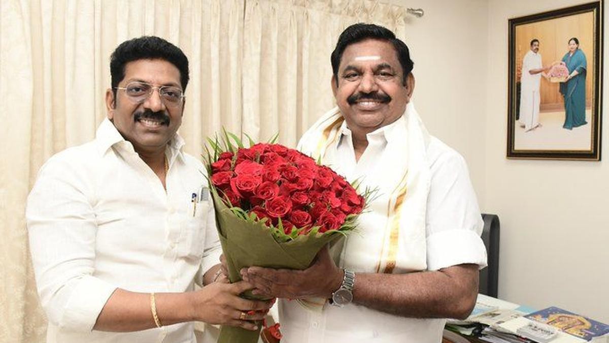ஆதவை சந்தித்த அதிமுக முன்னாள் எம்.எல்.ஏ சரவணன்!.. ...