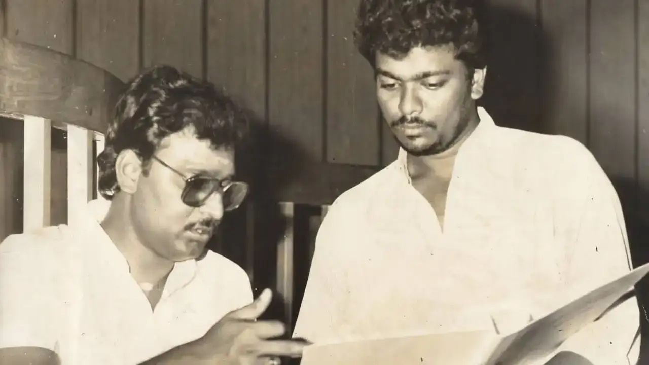 அவர் அமரும் இடத்தில் அந்த மூன்றையும் எப்போதும் ...