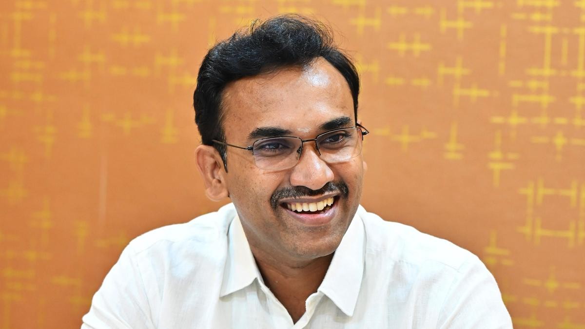மருத்துவமனையில் படுத்துக்கிட்டே கில்லி படம் ...
