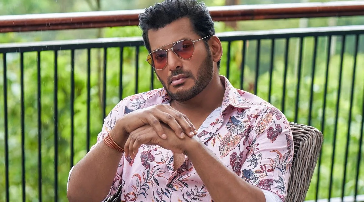 தனுஷ் அரசியலுக்கு வருகிறாரா? முதலில் வாழ்த்து... ...