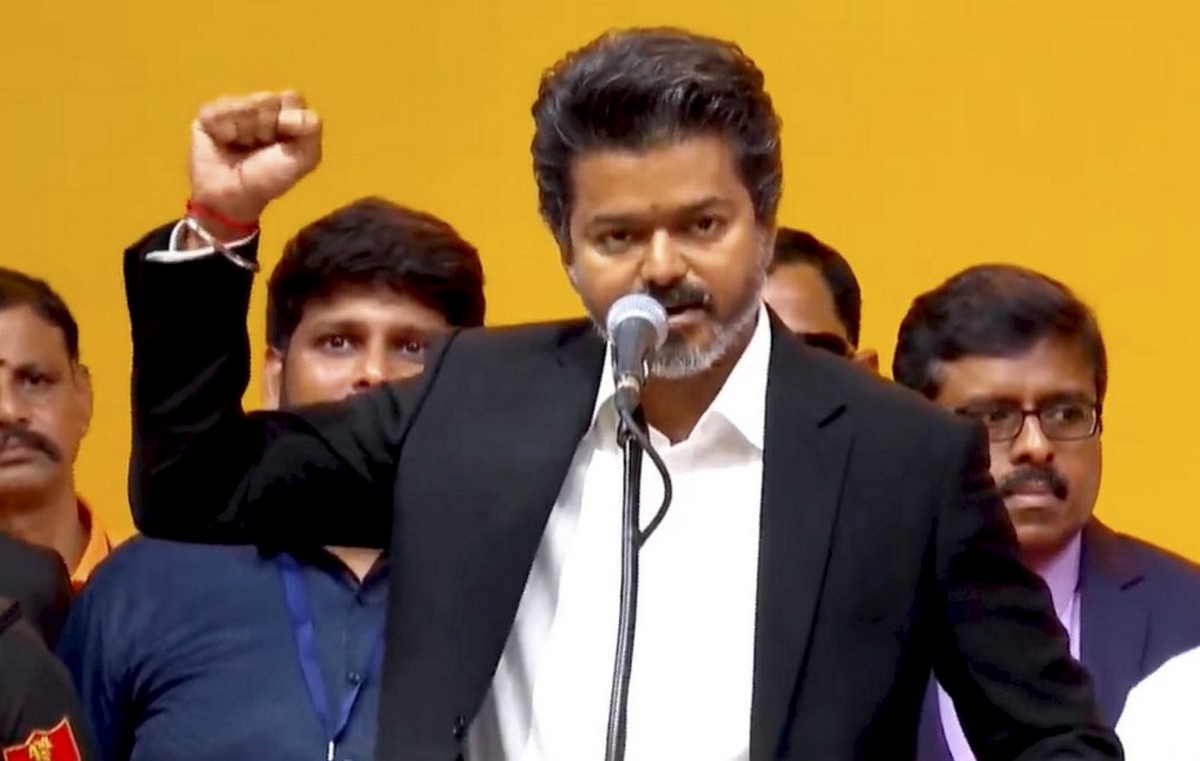 மாணவர்களுக்கு இலவசம்!. விஜய் அலுவலகத்தில் கல்வி ...
