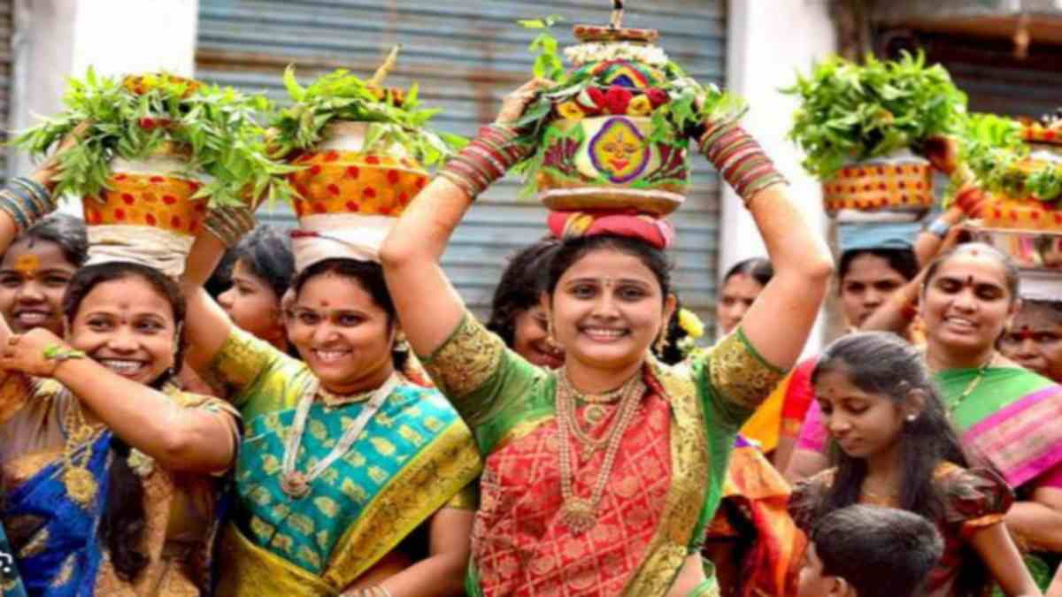 ఆషాఢ బోనాల ఉత్సవాలు.. కుమ్మర కులస్తుల తొలి బోనాల ...