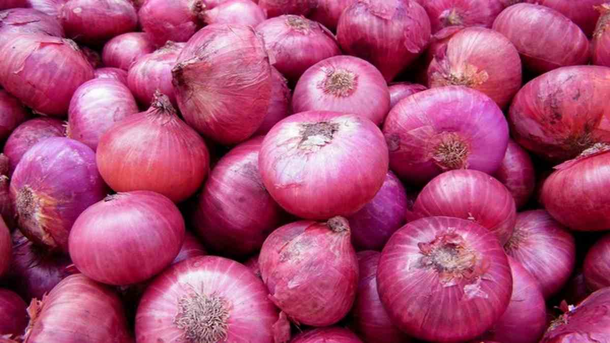 తెలంగాణలో ఉల్లి ధరలకు రెక్కలు.. కిలో ధర రూ.70 ...