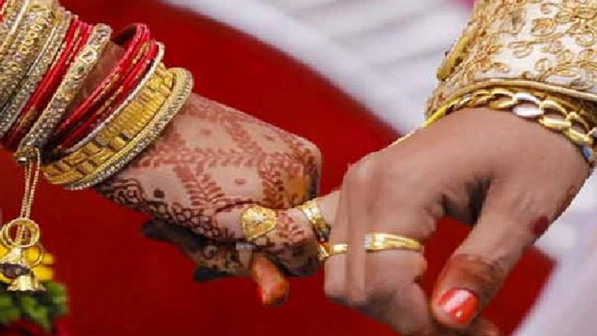 ప్రేమ వివాహాలుపై నిషేధం విధించిన ఆర్యానగర్, కారణం ...