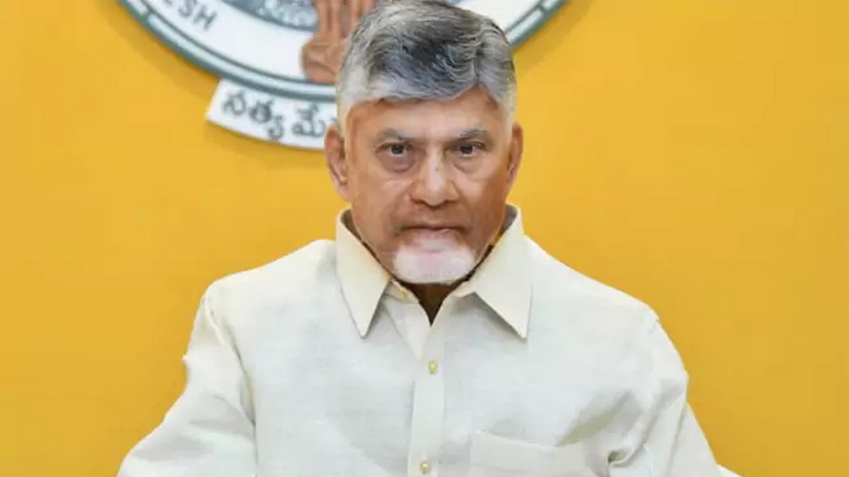కేవలం నాలుగు వాహనాల కాన్వాయ్‌తో సచివాలయానికి ...