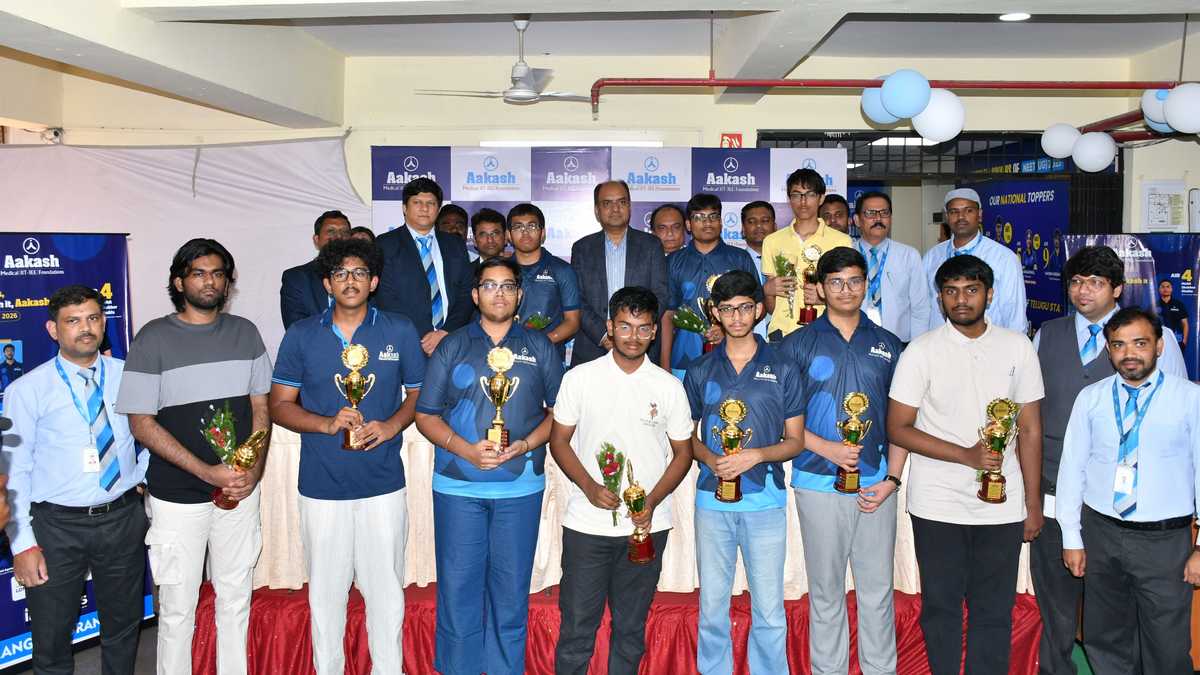 JEE అడ్వాన్స్‌డ్ 2026లో టాప్ 100లో ఆకాష్ ...