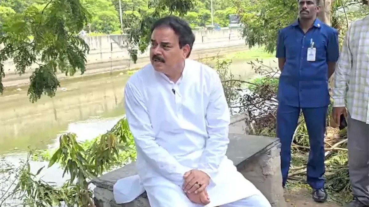 పనిచేయడం ఇష్టంలేకుంటే సెలవుపెట్టి వెళ్లండి.. ...