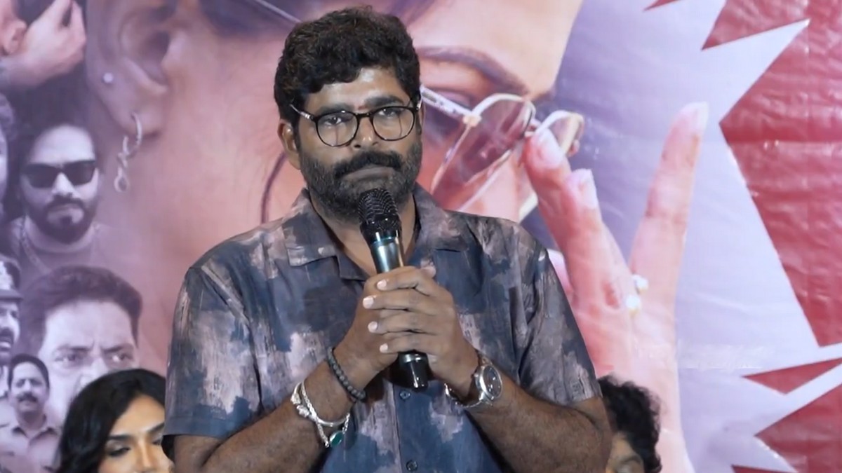 లక్షలకు లక్షలు పారితోషికం తీసుకున్న వరలక్ష్మి ...