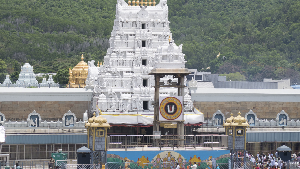 Lord venkateswra :  సర్వేశ్వరుడైన వేంకటేశ్వరుని ...