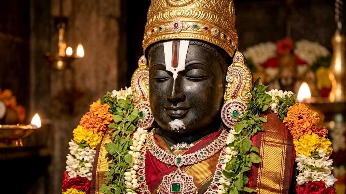 తిరుమల శ్రీవారి గడ్డానికి పచ్చకర్పూరం ఎందుకు ...