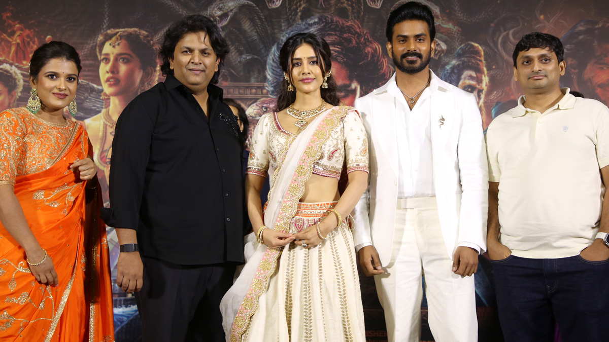 నాగబంధం ఛేదించి  అనంత పద్మనాభ స్వామి ఆలయంలో ...