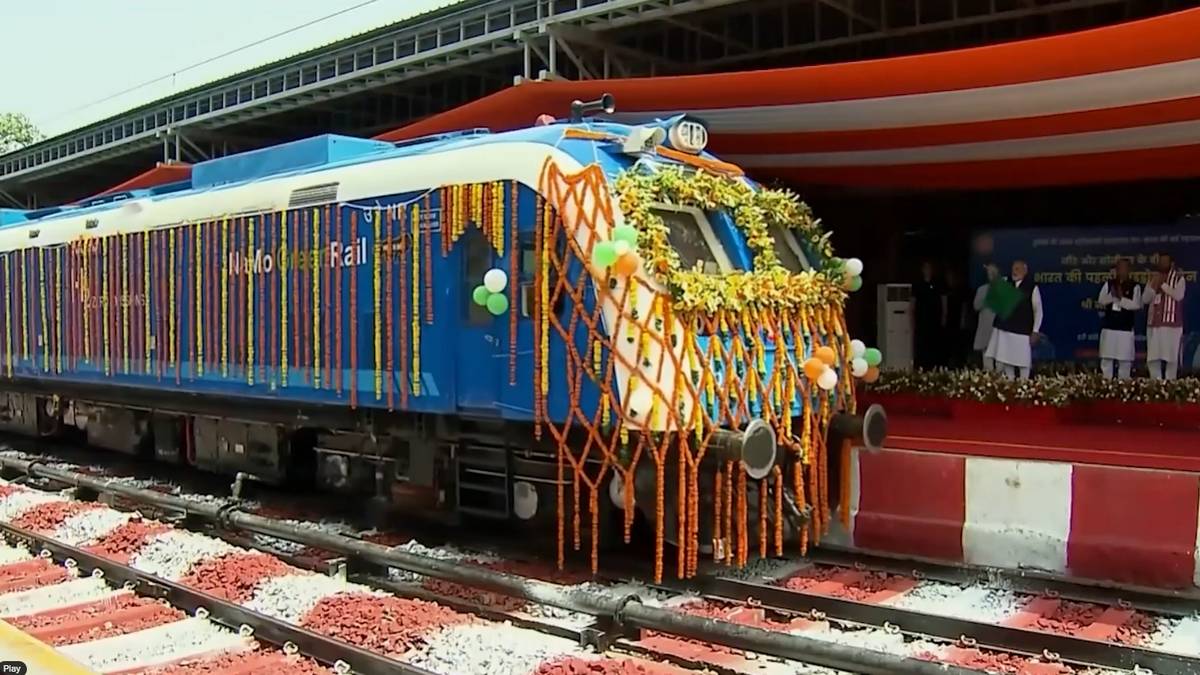 ప్రధాని చేతుల మీదుగా తొలి హైడ్రోజన్ రైలు ...