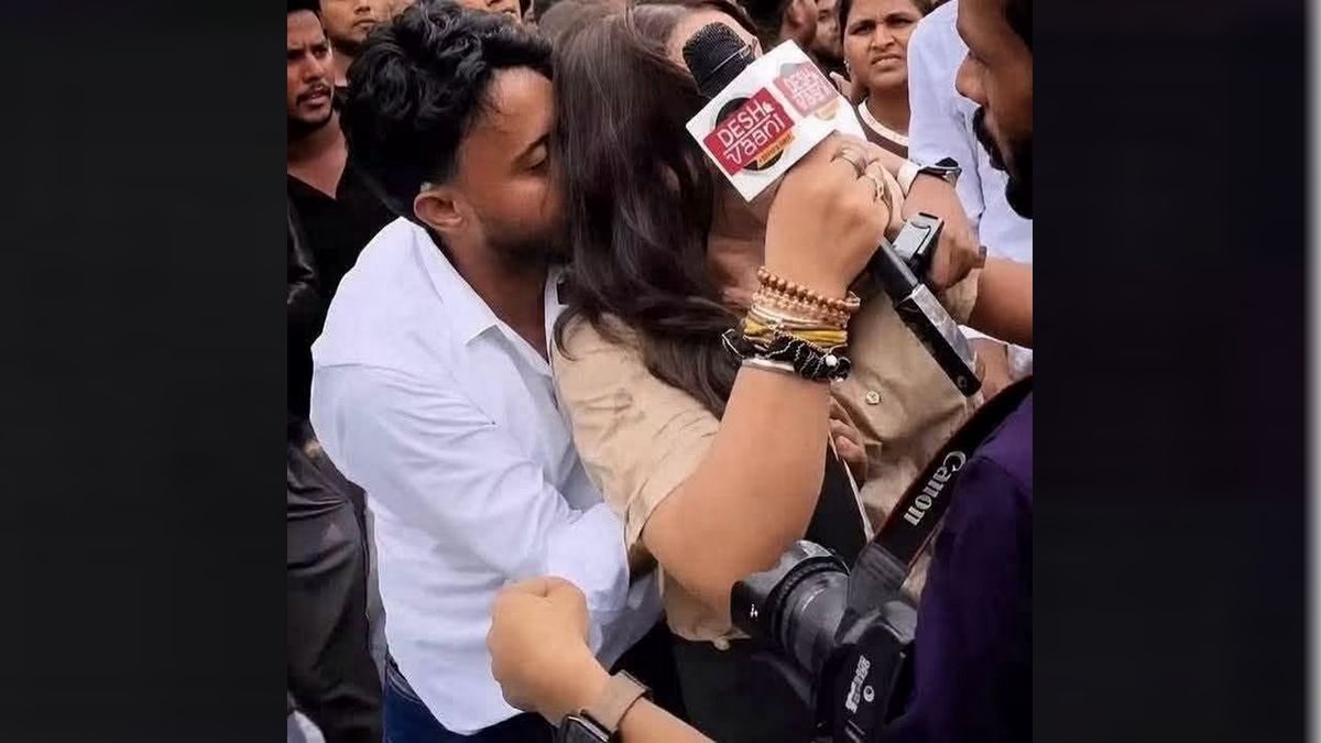 బొద్దింక జనతా పార్టీ నిరసనల్లో అసభ్య పదజాలం ...