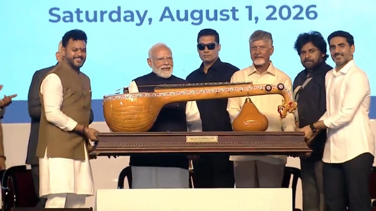 ప్రధాని చేతుల మీదుగా అల్లూరి సీతారామరాజు ...