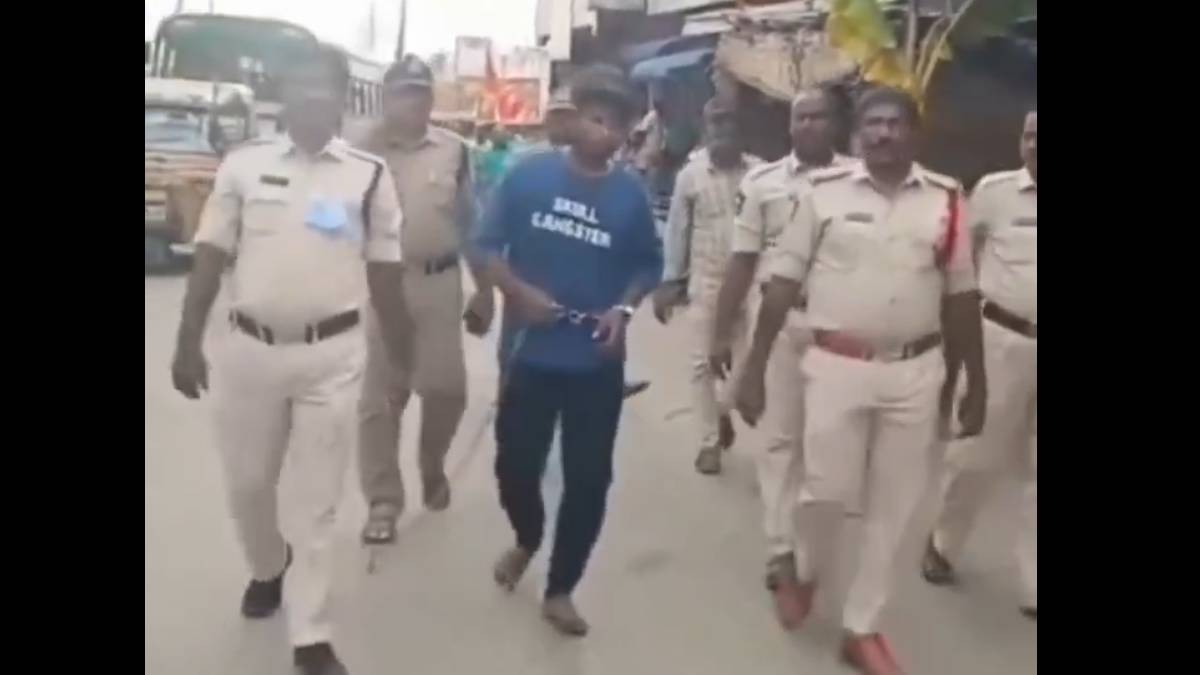 శ్రీకాళహస్తిలో పోలీసును కత్తితో బెదిరించిన ...
