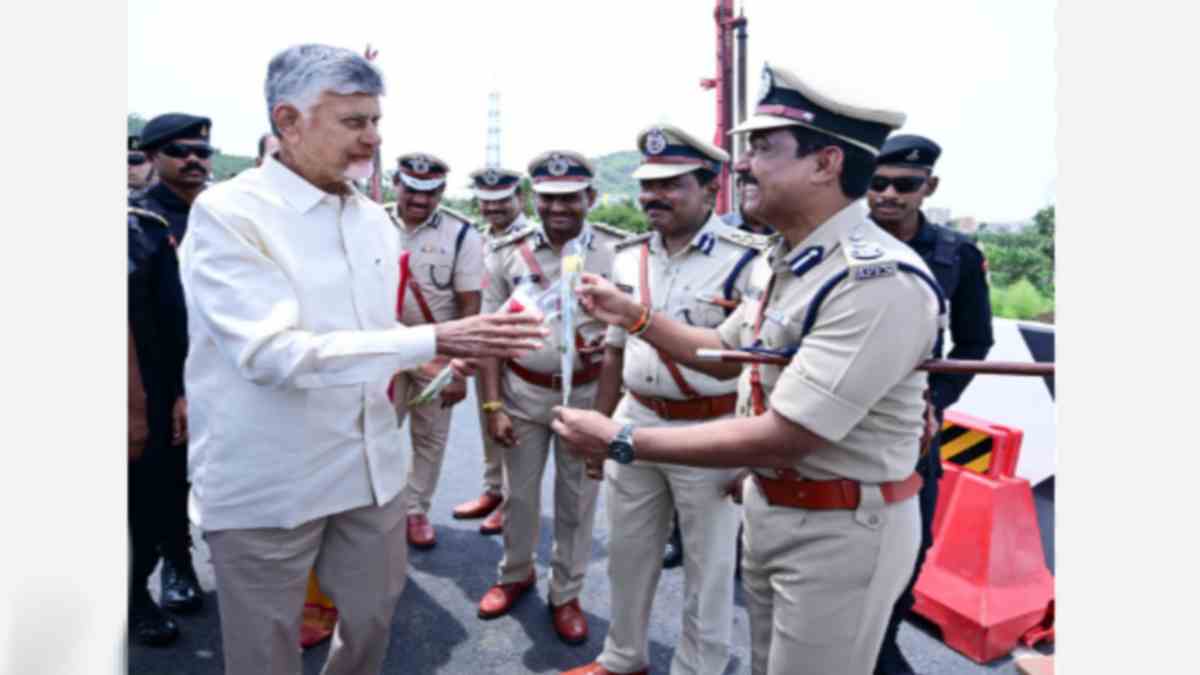 58 అత్యాధునిక అగ్నిమాపక వాహనాలను ప్రారంభించిన ఏపీ ...