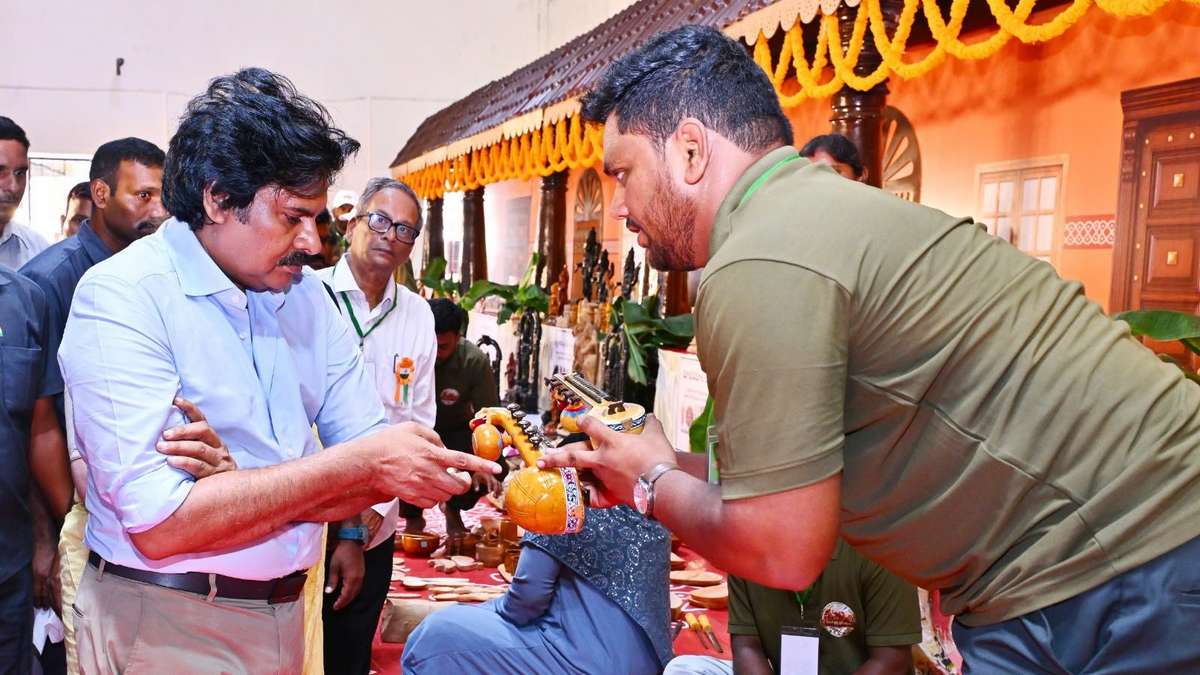 Pawan Kalyan, తీవ్రమైన జ్వరం, మళ్లీ భుజం నొప్పి ...