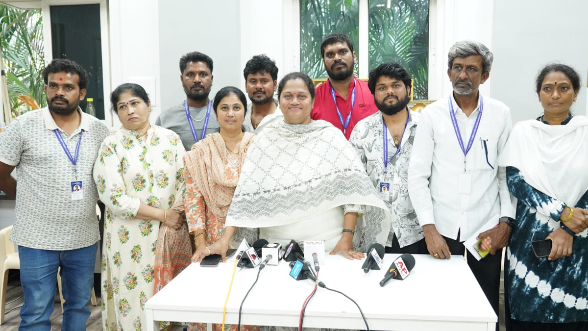 చిరంజీవి గారి  వల్లే డాన్సర్స్ సమస్యలకు ...