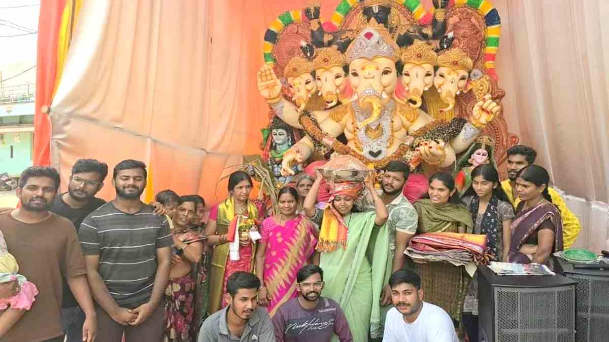 రూ.1,40వేలకు గణపతి లడ్డూను వేలంలో దక్కించుకున్న ముస్లిం దంపతులు