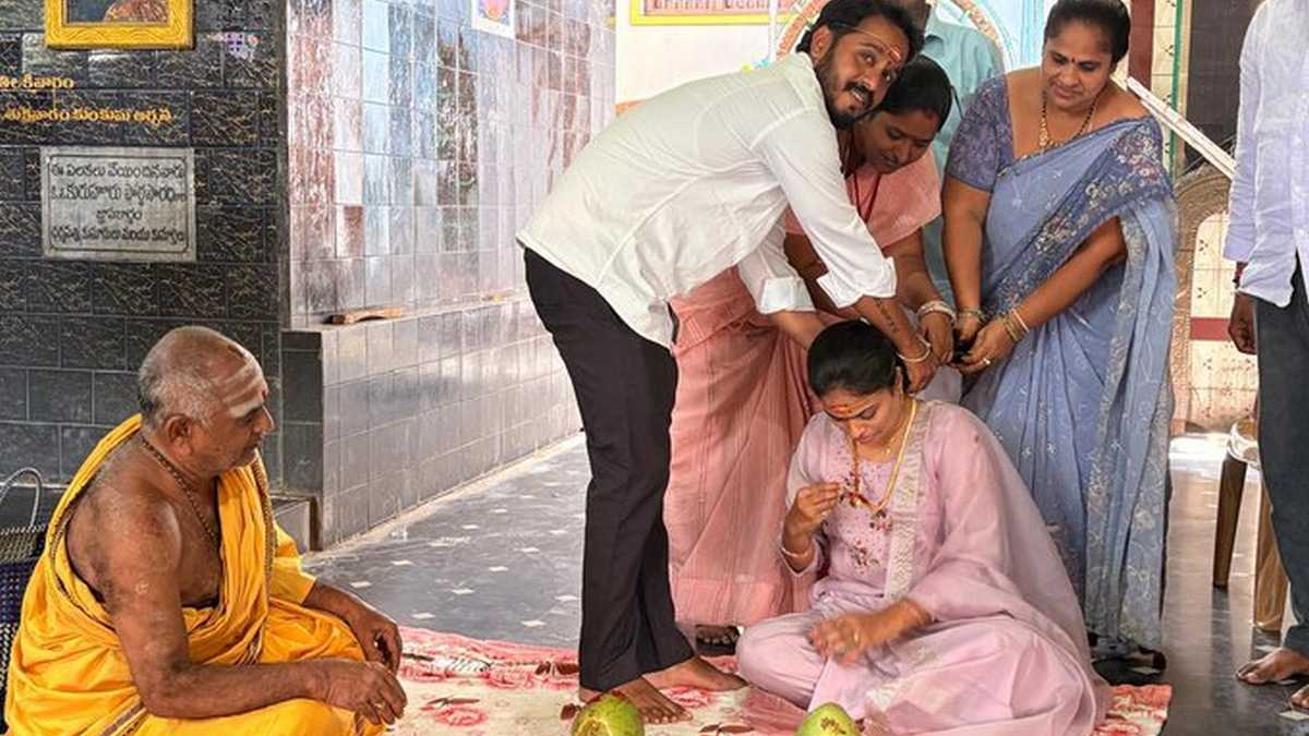 చైర్మన్ పదవి కోసం అప్పటికప్పుడు పెళ్లి చేసుకున్న ...