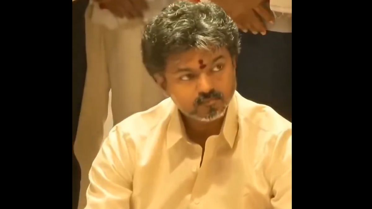 ఈ పీట నాకెందుకండీ అంటూ దుర్గ గుడిలో కింద ...