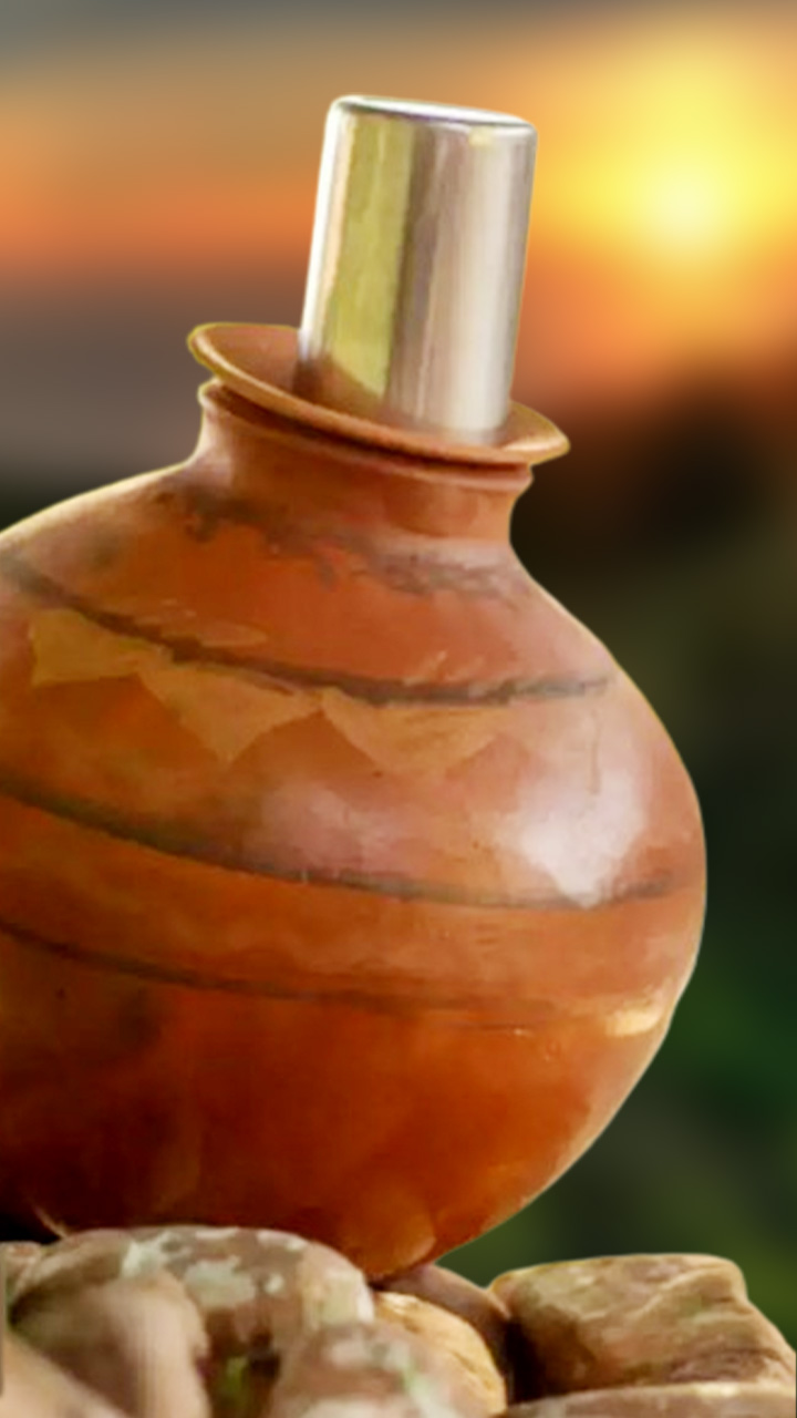 7 Amazing health benefits of drinking clay pot (Matka) water