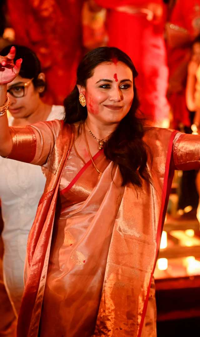 Rani Mukerji takes internet by storm with her dance during Sindoor Khela