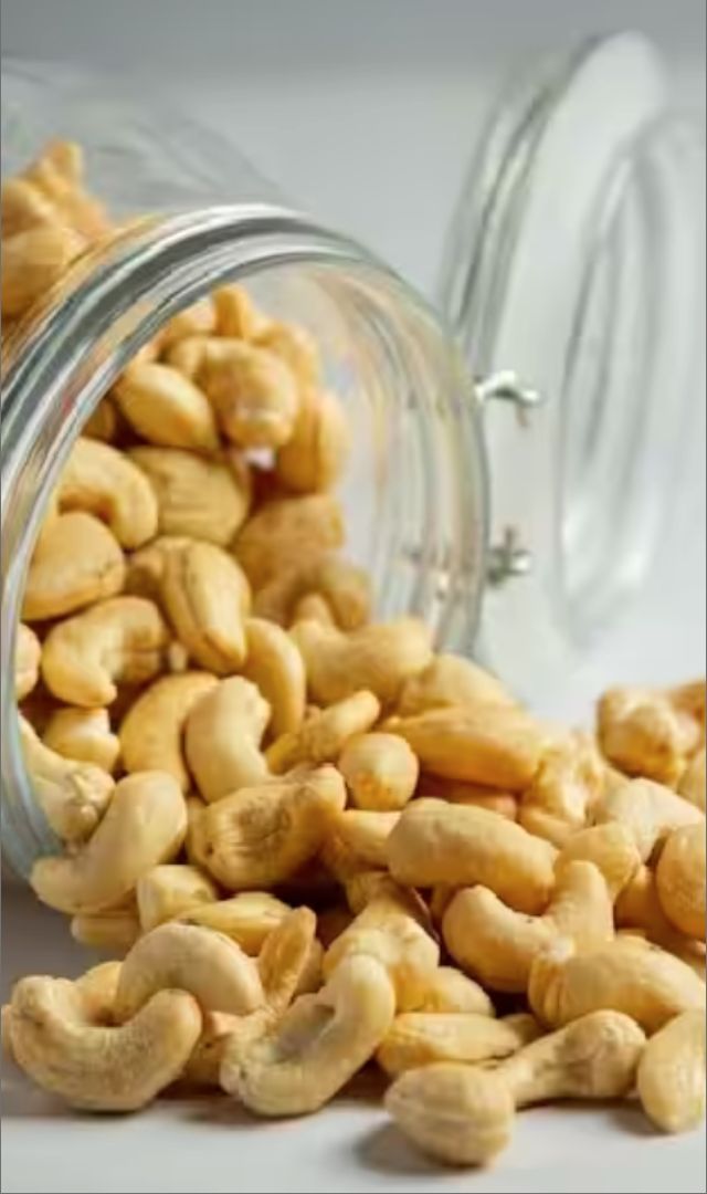 THESE people should avoid eating cashews