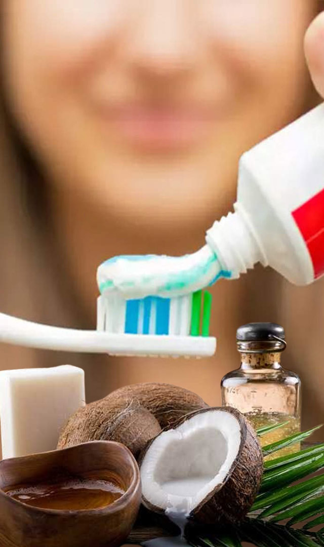   ટૂથપેસ્ટ કરતાં નારિયેળ તેલ સારું, આ રીતે ઉપયોગ કરો