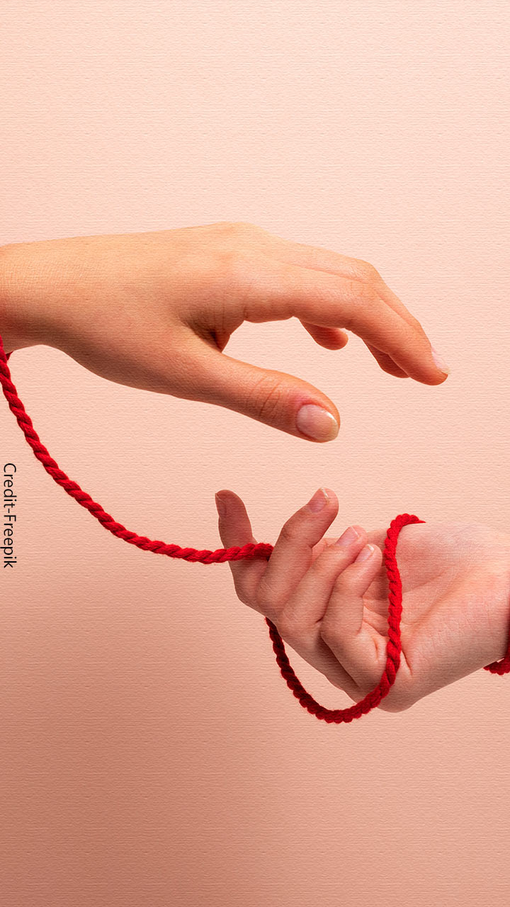 બે લોકોને જોડતો અદ્રશ્ય સ્ટ્રિંગ થિયરી શું છે?