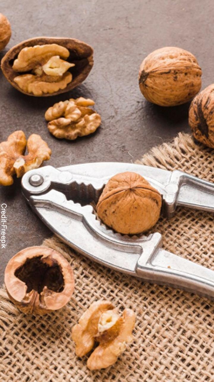 દિવસ દરમિયાન ક્યારે અખરોટ ખાવા જોઈએ?