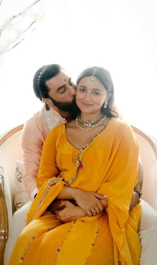 Alia Bhatt Baby Shower photos -  ફંક્શનમાં રણબીર કપૂરે આલિયા પર લુટાવ્યો પ્રેમ 