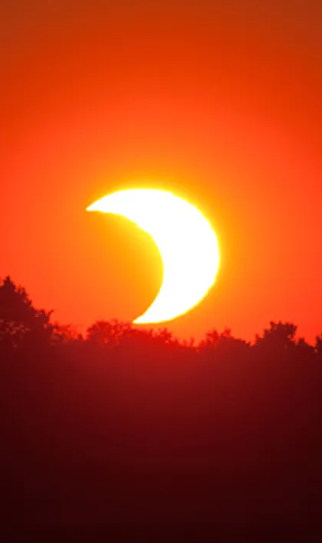 Solar Eclipse 2023 - સૂર્ય ગ્રહણ એપ્રિલમા ક્યારે છે ? જાણો ખાસ વાતો... 