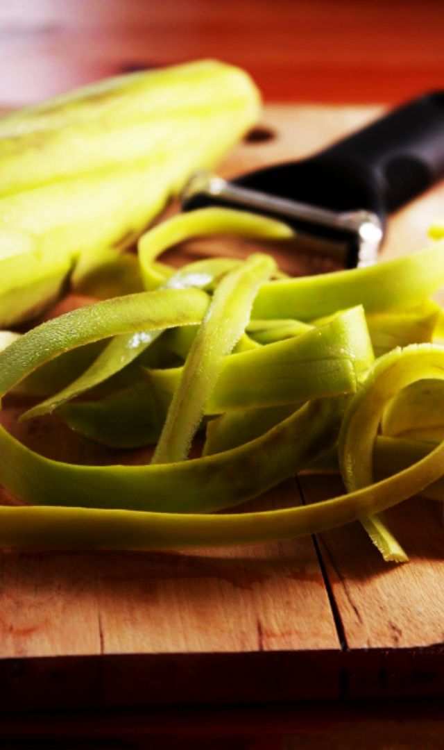 लौकी के छिलकों के फायदे जानेंगे तो फेंकेंगे नहीं