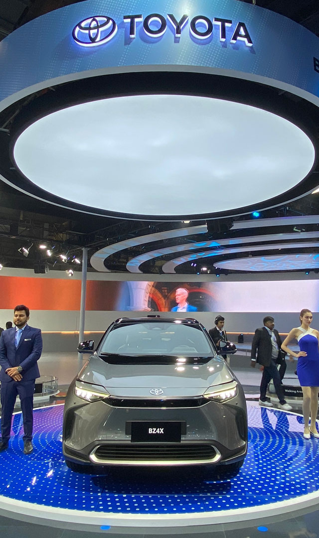 Auto Expo 2023 : इन कारों और बाइक्स का पहले दिन रहा जलवा, देखें photos