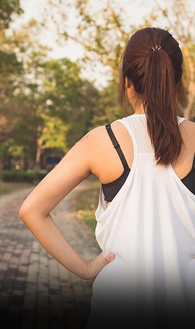 आकर्षक फिगर और चमकती त्वचा के लिए खाली पेट करें गर्म पानी का उपाय