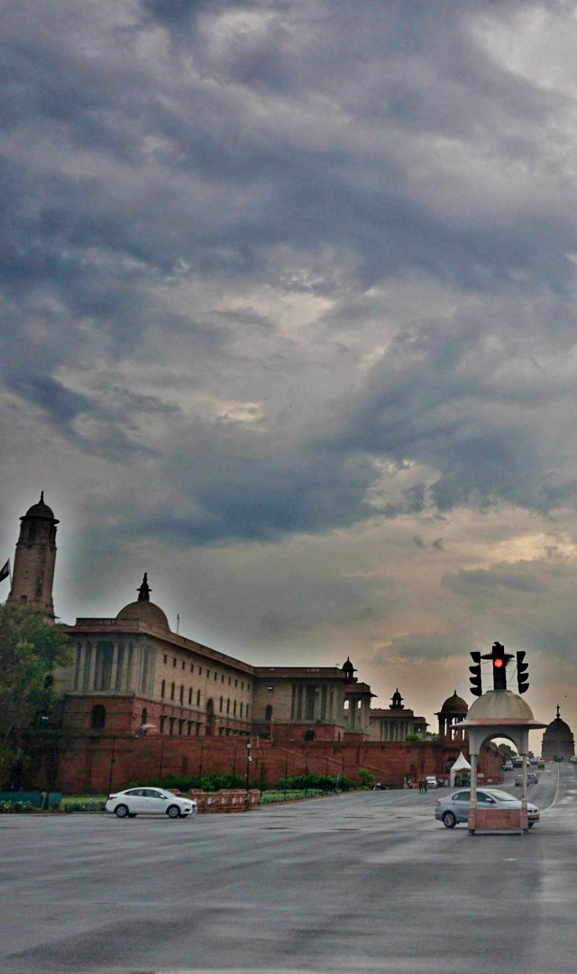 दिल्ली में बादलों का डेरा : Delhi Rains