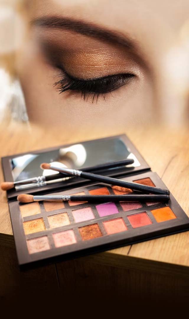 Eyeshadow लगाने से पहले करें ये काम, मेकअप दिखेगा शानदार