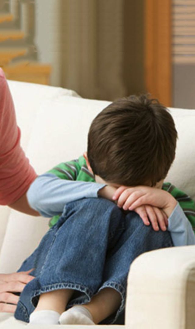 पेरेंट्स की इन 8 गलतियों से बच्चों का कॉन्फिडेंस हो जाता है लूज