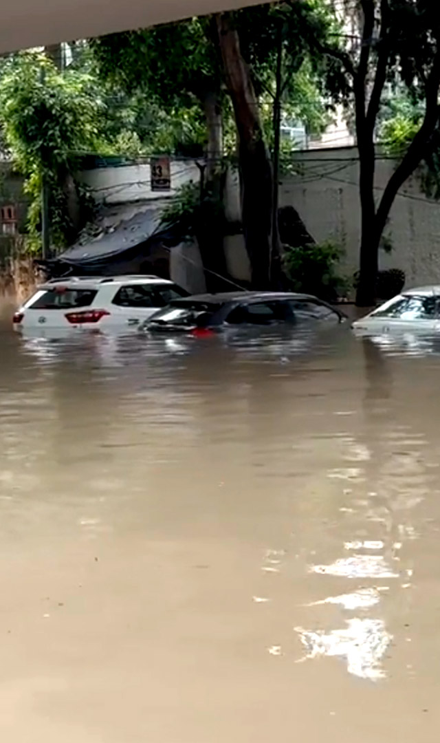 बाढ़ से दिल्ली पानी-पानी