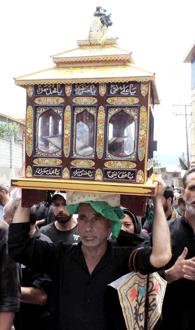 Jammu and Kashmir : 34 साल बाद जम्मू-कश्मीर में निकला मुहर्रम जुलूस, अब   तक क्यों था प्रतिबंध?