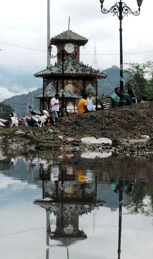 भारी बारिश से बेहाल कश्मीर घाटी