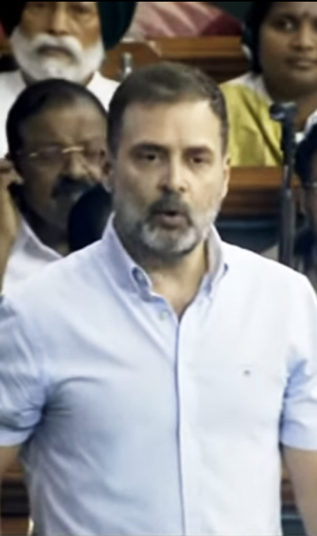 No Confidence Motion :  Rahul Gandhi के Flying Kiss पर बवाल